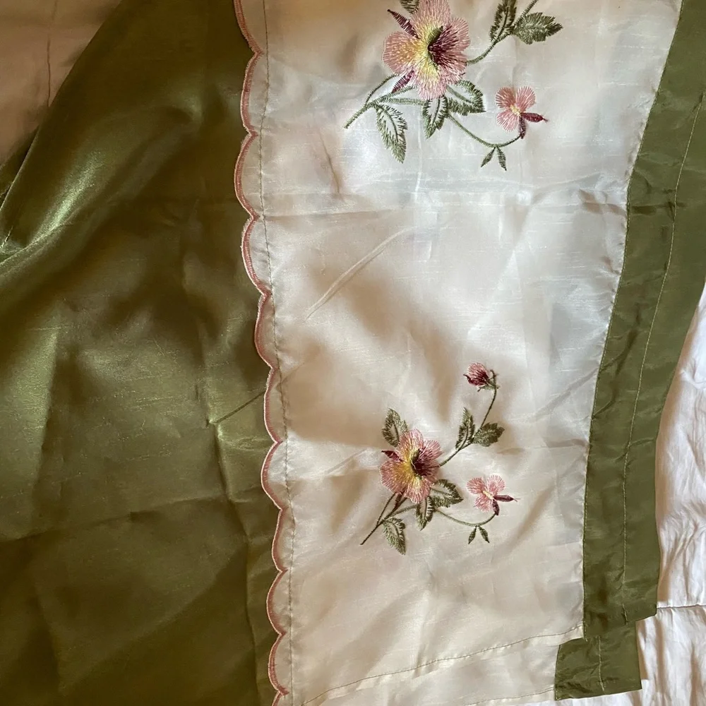valances Elegant Floral Embroidered 5 pieces Set - Cream and Green